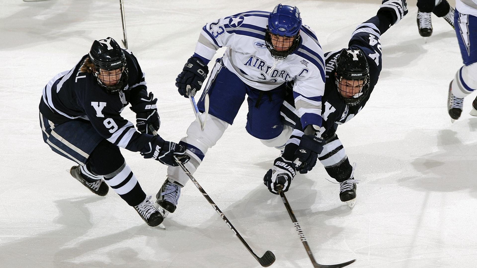 九游官网首页-WRC多车追逐战：激烈的超车瞬间