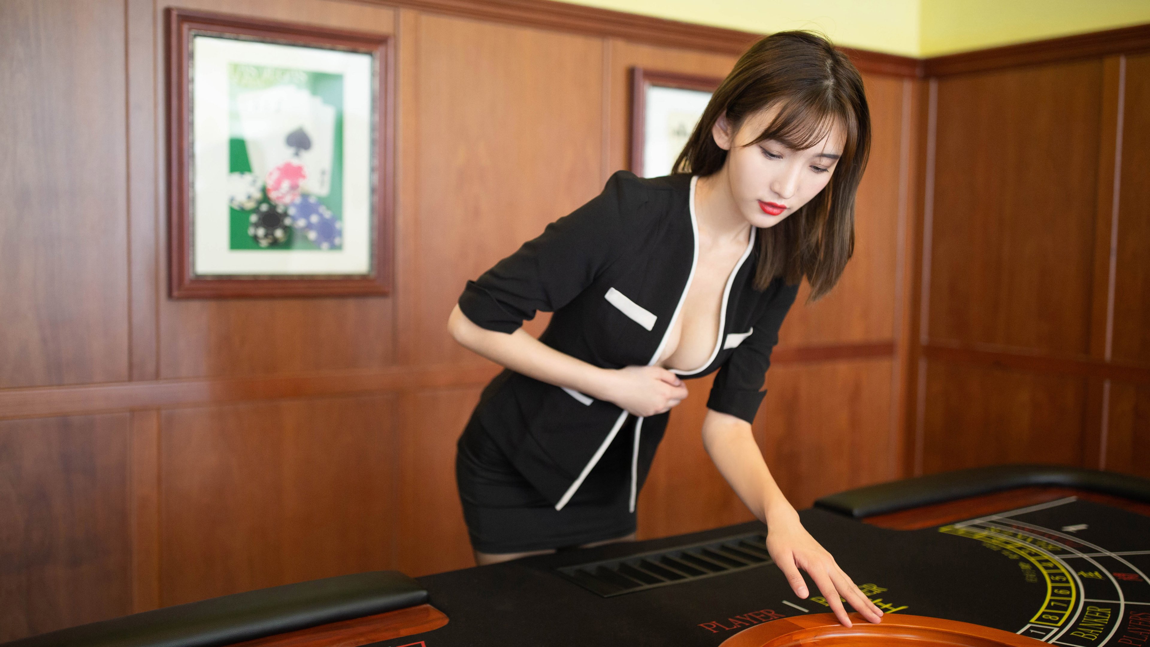 九游体育官网首页-WRC威尔士：泥泞中的勇者挑战极限