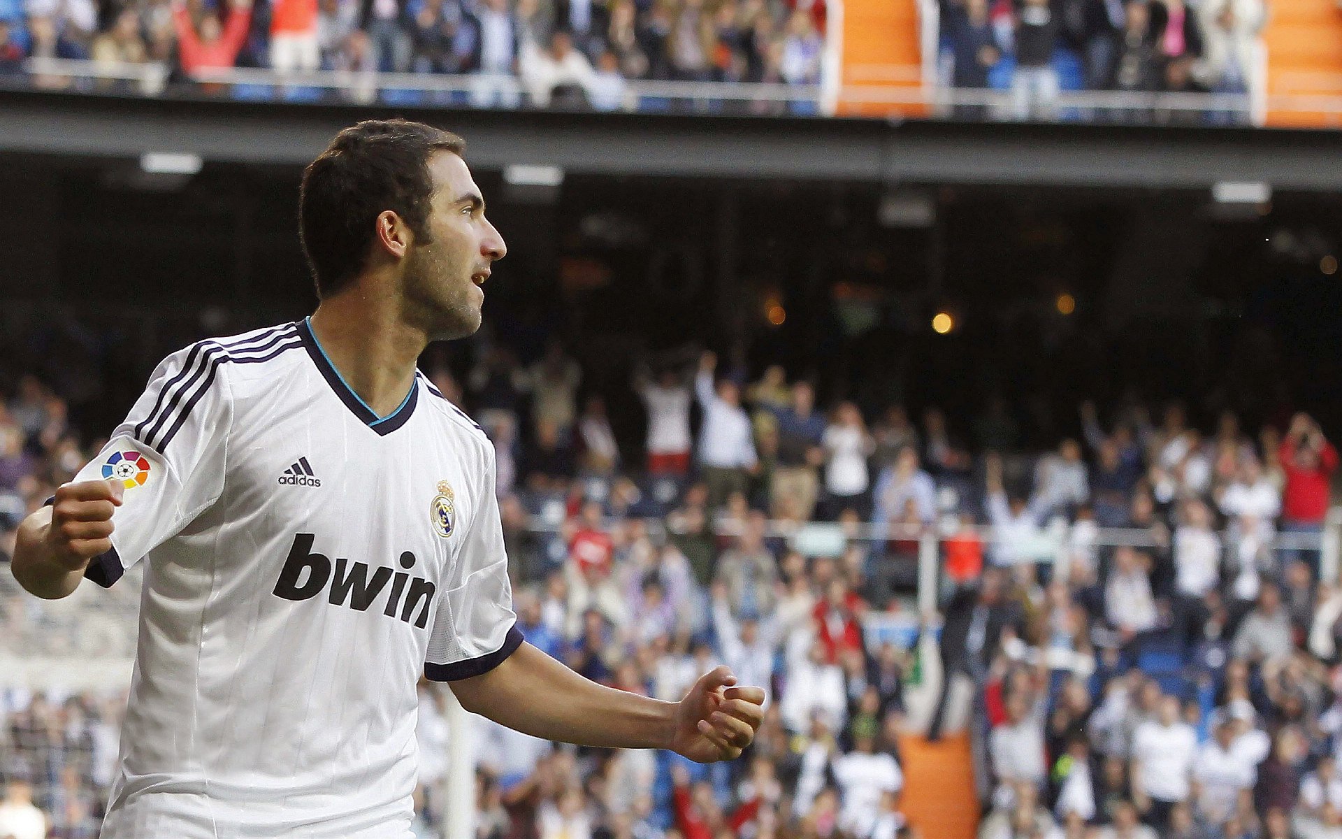 未来足球：全场摄像头与AI结合，实现全面赛事数据采集，足球未来赛事app